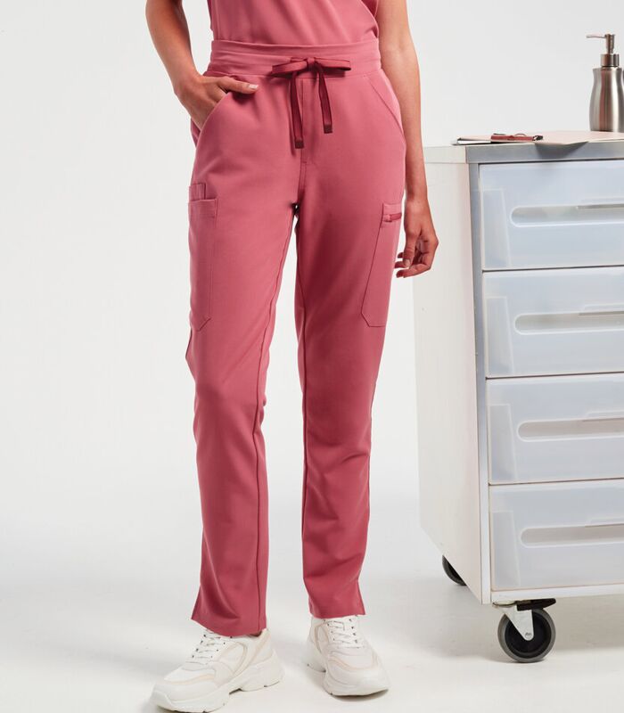 Women’s Relentless Onna-stretch cargo pants Thumbnail